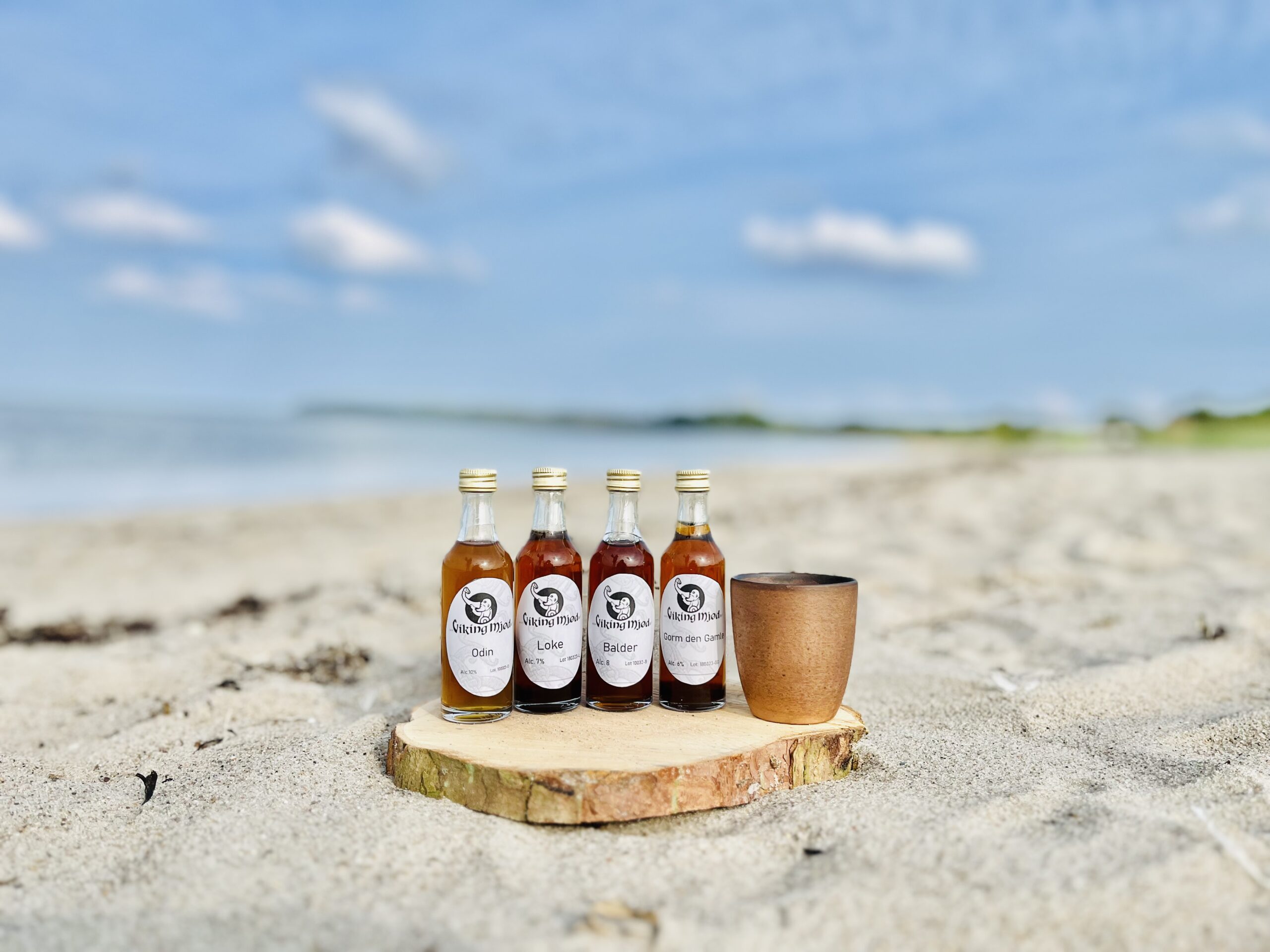 Smag på sagaen – Gaveæske med mjød og lerkrus