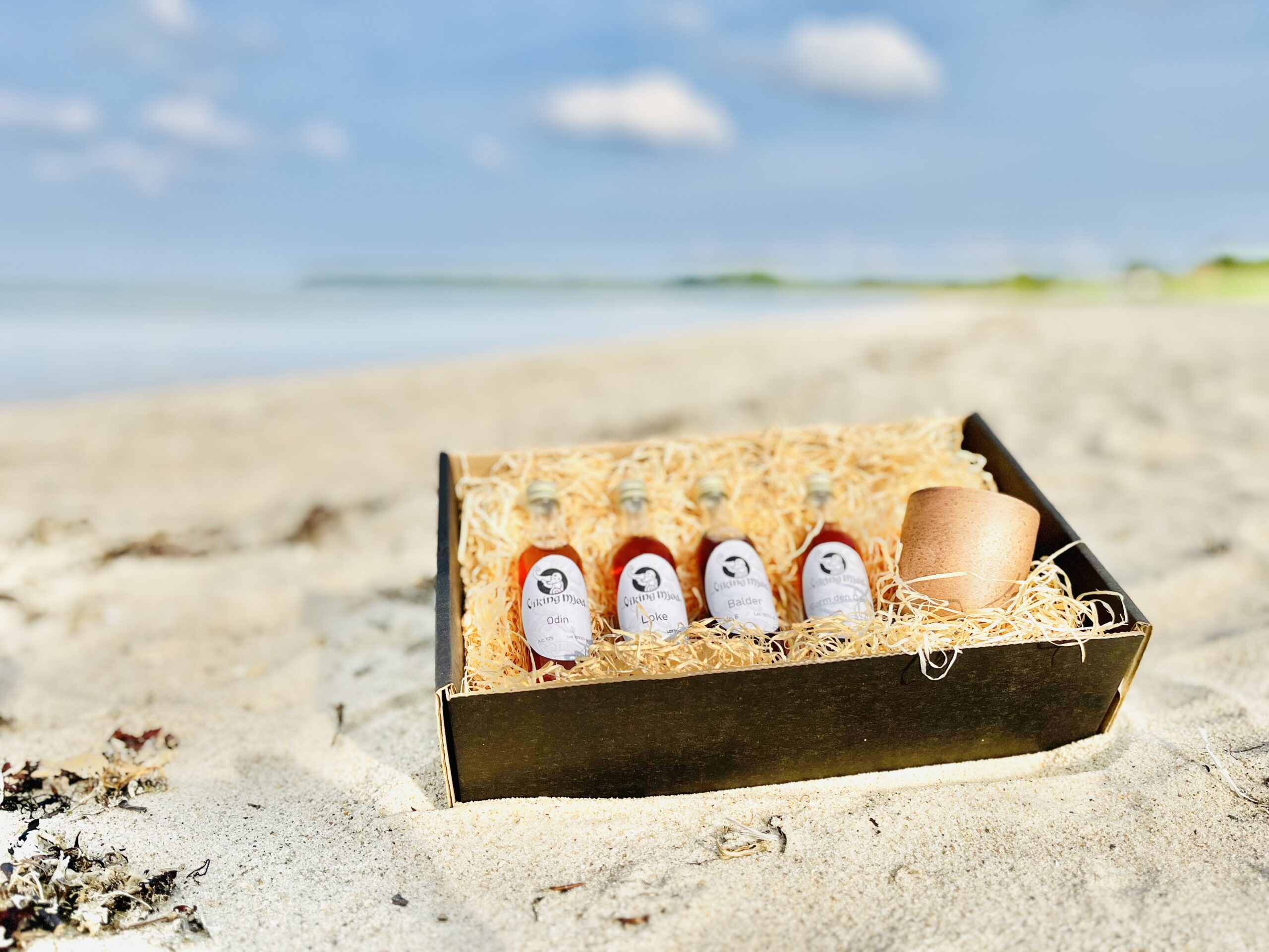 Smag på sagaen – Gaveæske med mjød og lerkrus - Billede 2